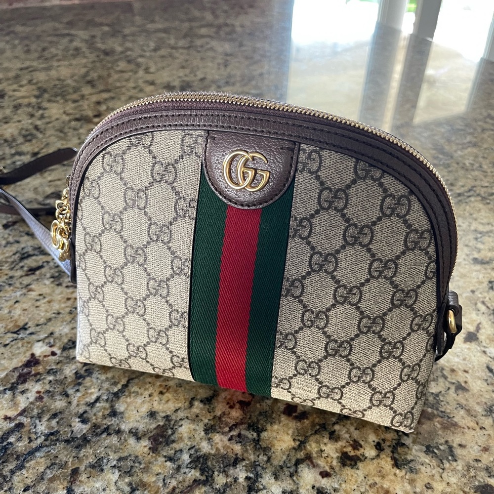 Gucci crossbody bag!